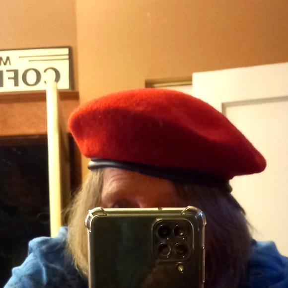 Classic Wool Beret cap - Picture 4 of 4